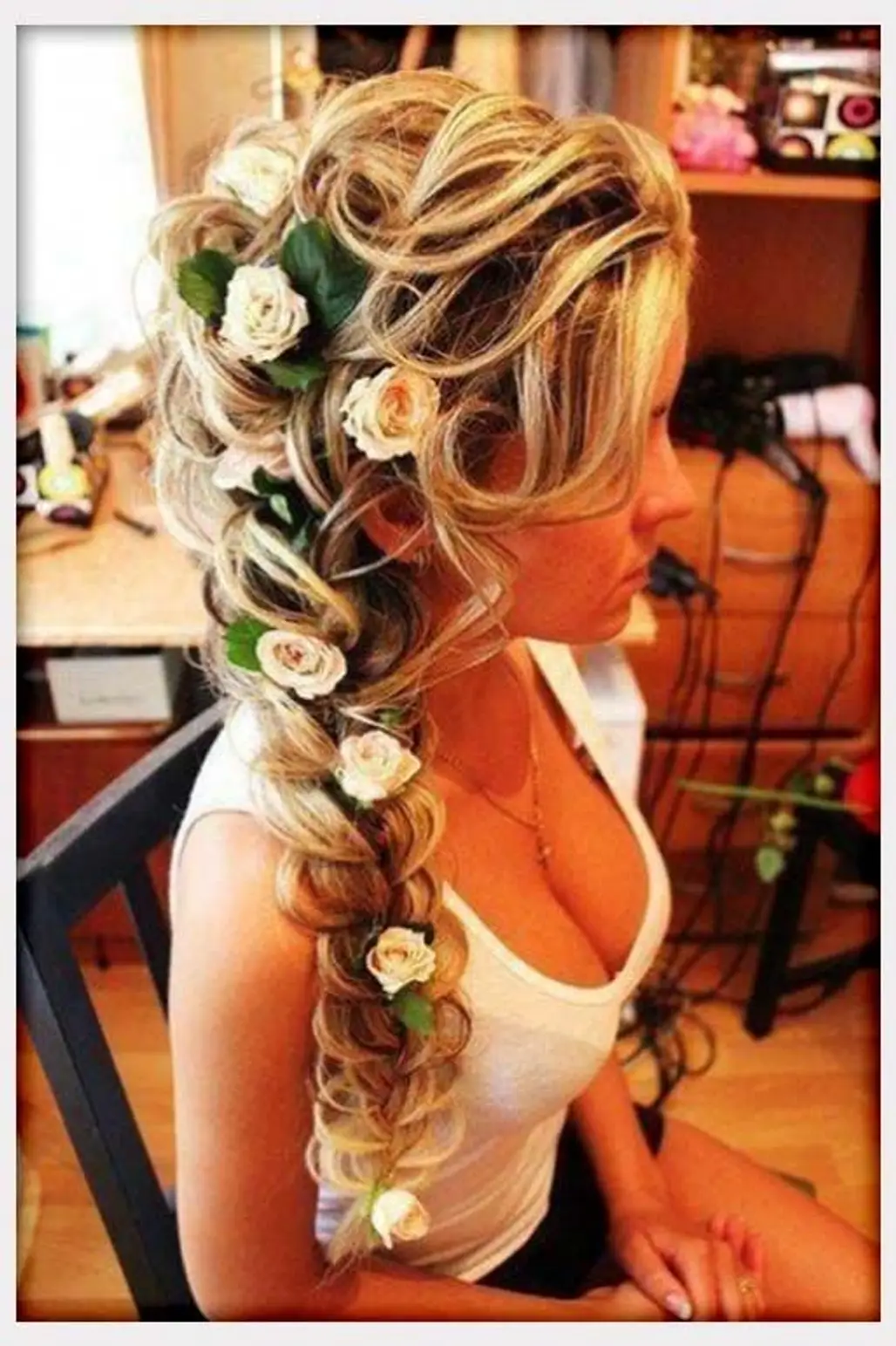 hair,clothing,hairstyle,floristry,long hair,