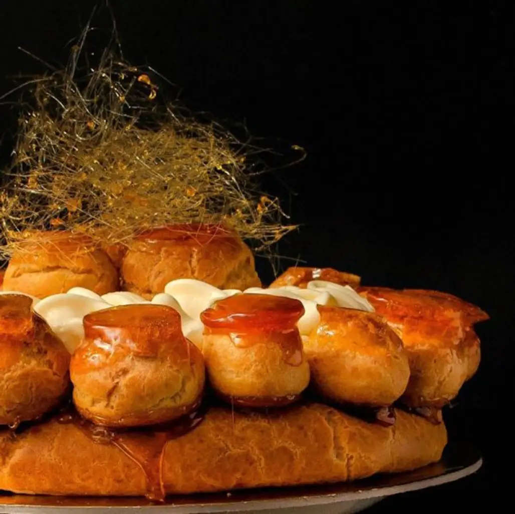 danish pastry, baked goods, dish, food, appetizer,