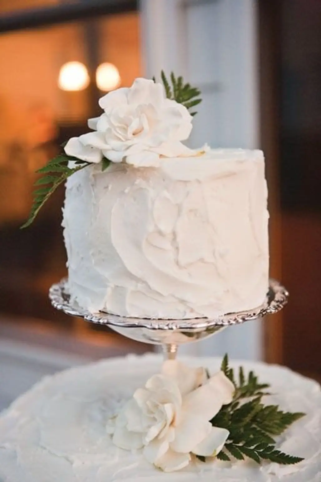wedding cake,buttercream,icing,flower,petal,