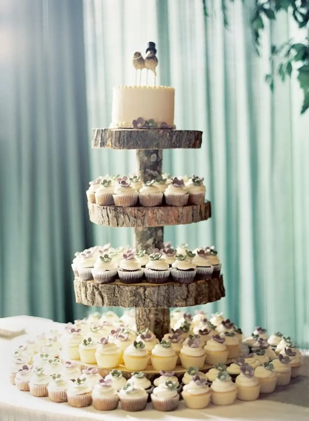 wedding cake,food,buttercream,cake,dessert,