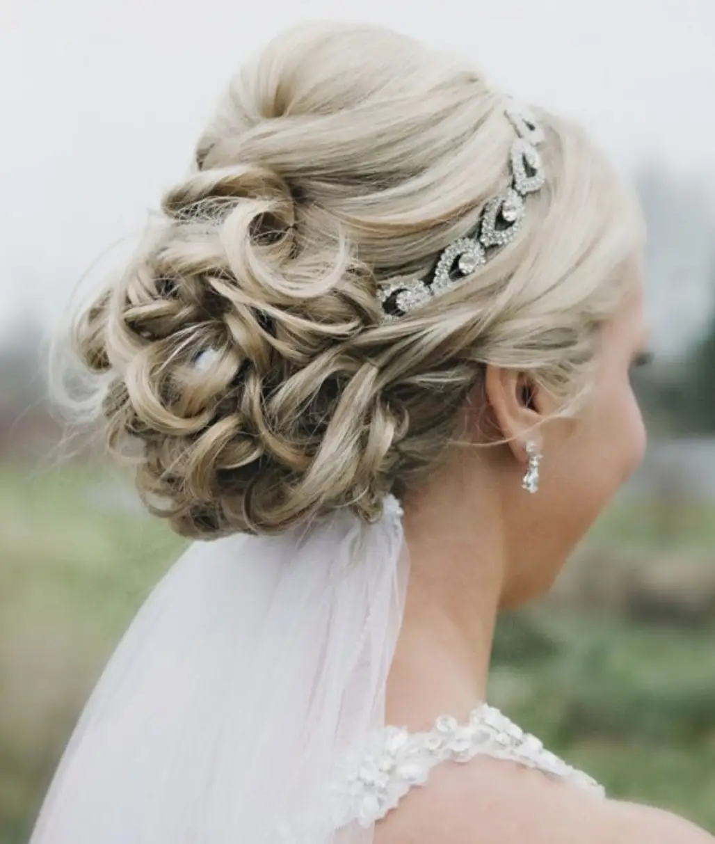 hair,bridal accessory,hairstyle,bridal veil,blond,