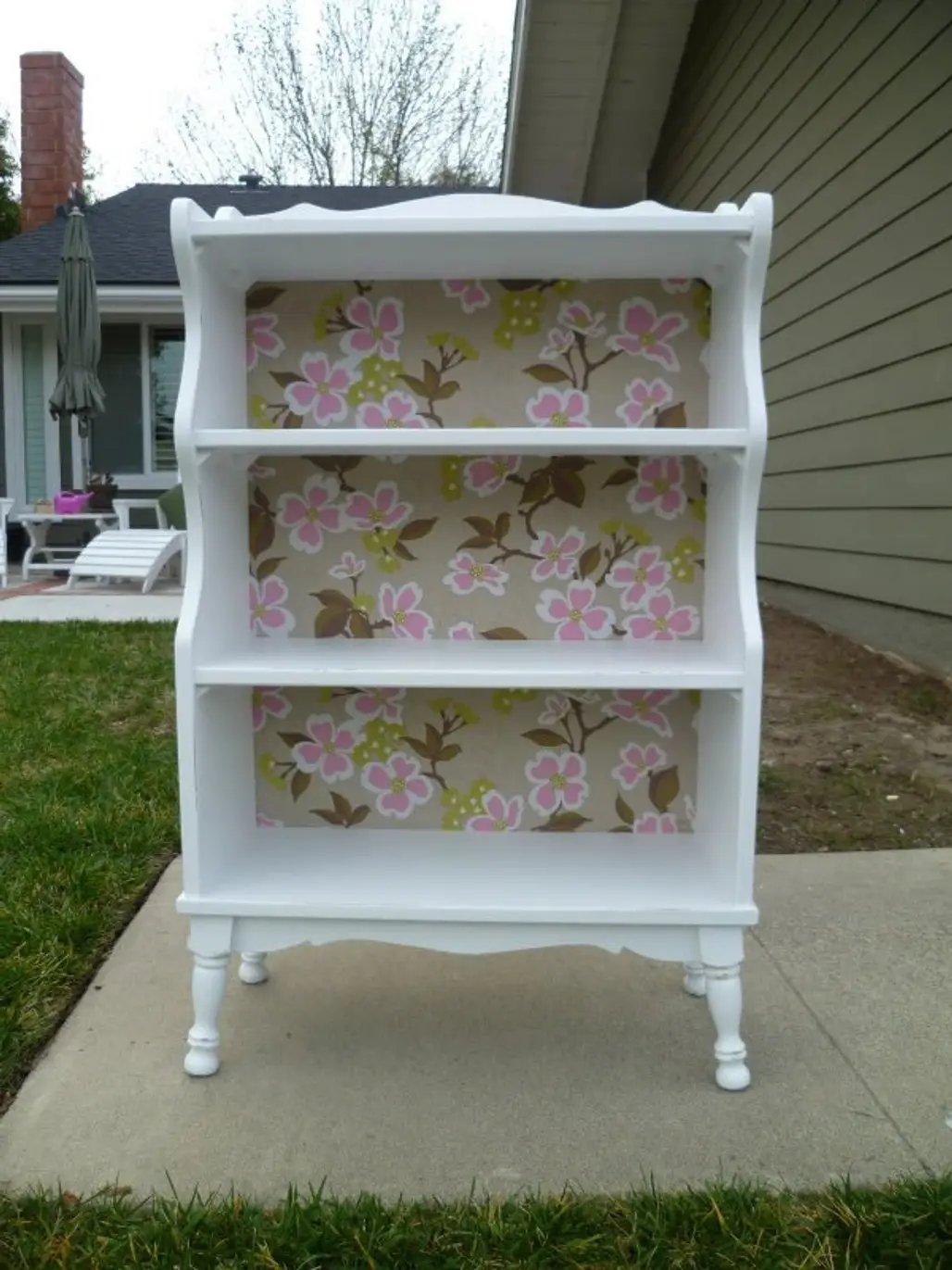 Girly Bookcase Makeover