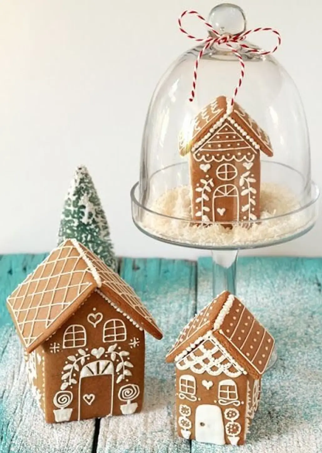 food,dessert,gingerbread,gingerbread house,christmas decoration,