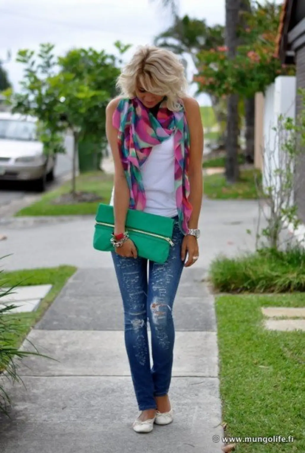 Add Some Pizzazz to Your Outfit with a Summer Scarf
