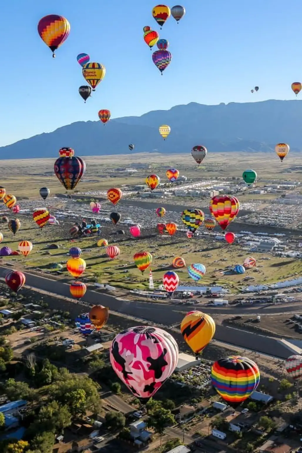 Hot air ballooning, Hot air balloon, Balloon, Air sports, Vehicle,