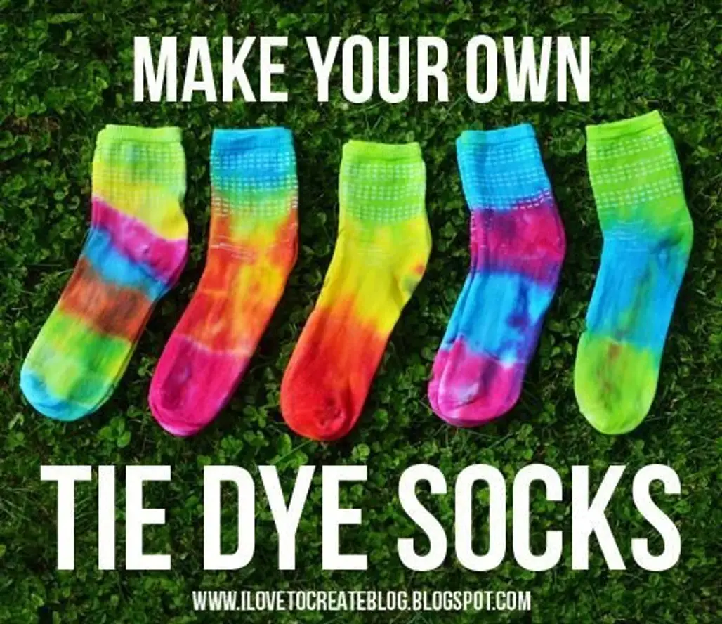 Make Your Socks Colorful with Tie Dye
