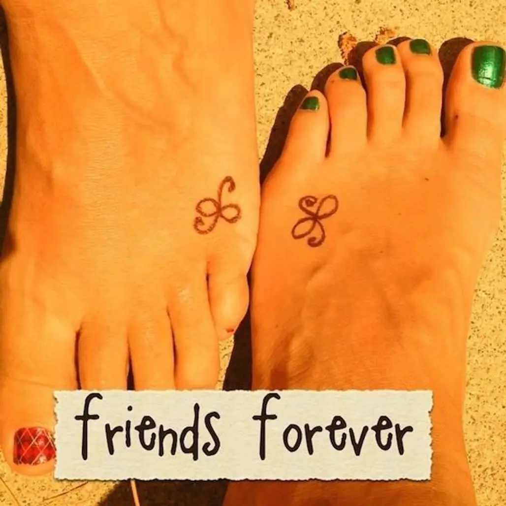 Tintentante Tattoos - Friends forever #newtattoo #freshinked #freshtattoo # tattoo #neuestattoo #frischestattoo #frischgestochen #friendshipgoals #bff  #bfftattoo #freundschaftstattoo #lettering #linetattoo #tattoodestages  #tattoooftheday #tattooartist ...