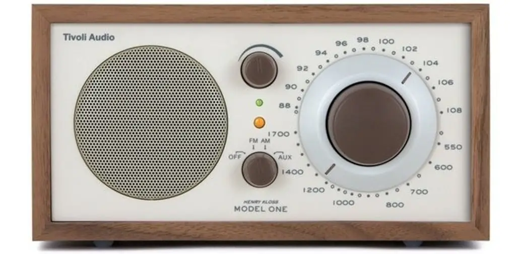 Audio Model One AM / FM Table Radio, Classic / Walnut