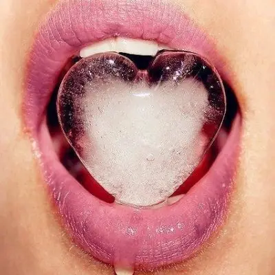 7 Amazing Ways to Use Ice in Your Beauty Routine ...