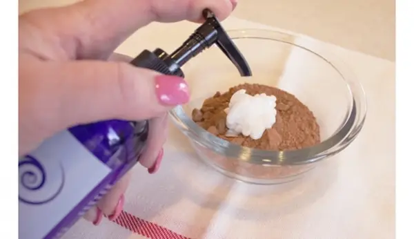 DIY Self-tanner with Cocoa Powder and Lotion