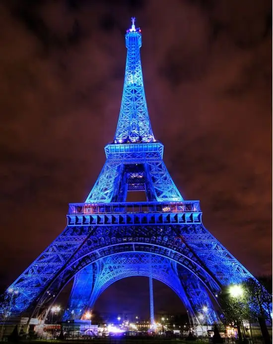 The Eiffel Tower : Paris, France