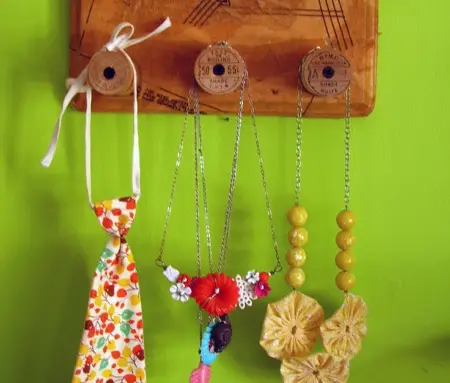 Fun and Creative Thread Spool Crafts - Rustic Crafts & DIY