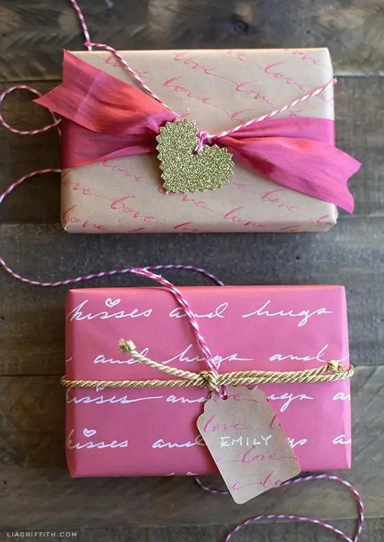 Gift Wrapping Ideas You NEED to Copy NOW - designedbycarissa