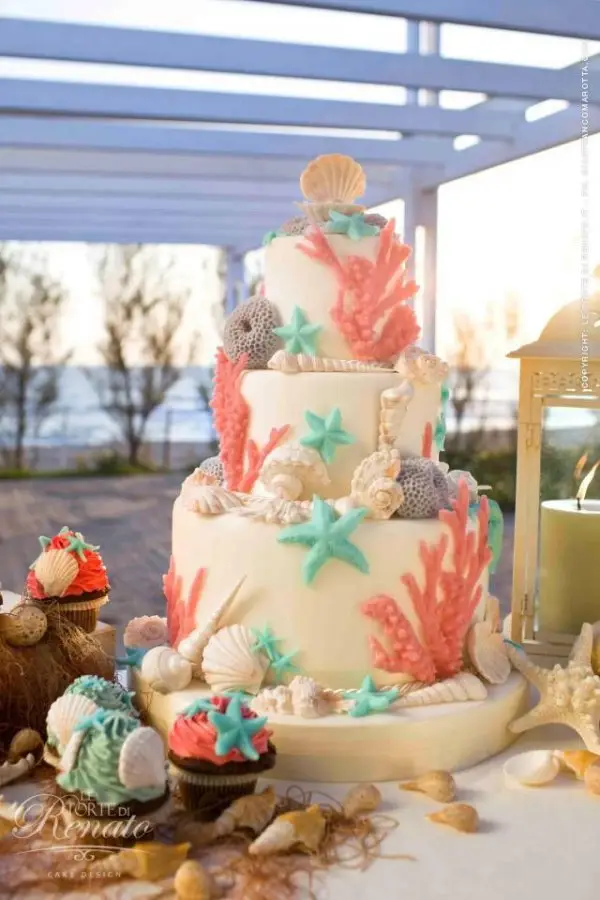 wedding cake,cake,food,dessert,cake decorating,