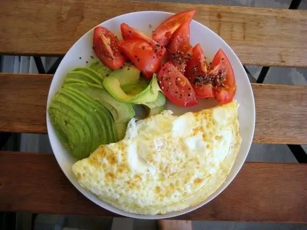 Avocado, Tomato and Egg White Omelet