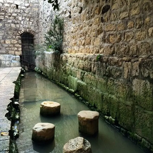 water, wall, reflection, watercourse, historic site,