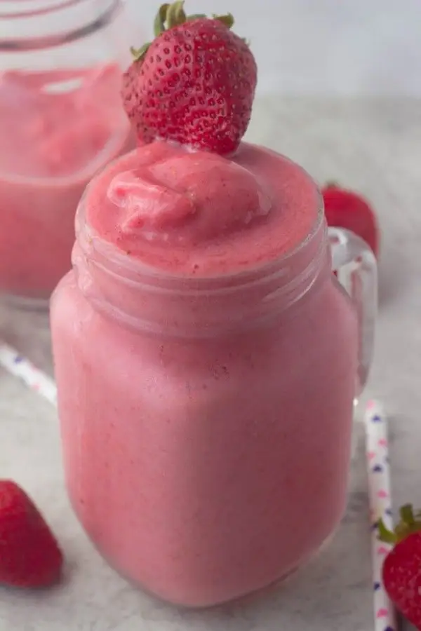Low Calorie Strawberry Cream Smoothie