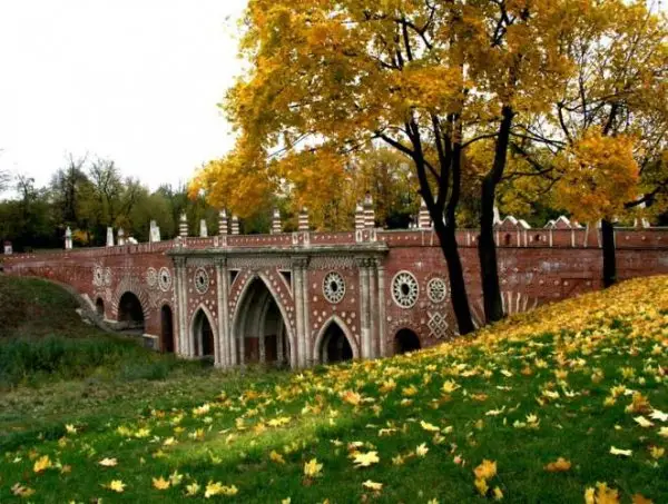 Name That Color - Tsaritsyno Park, Moscow, Russia