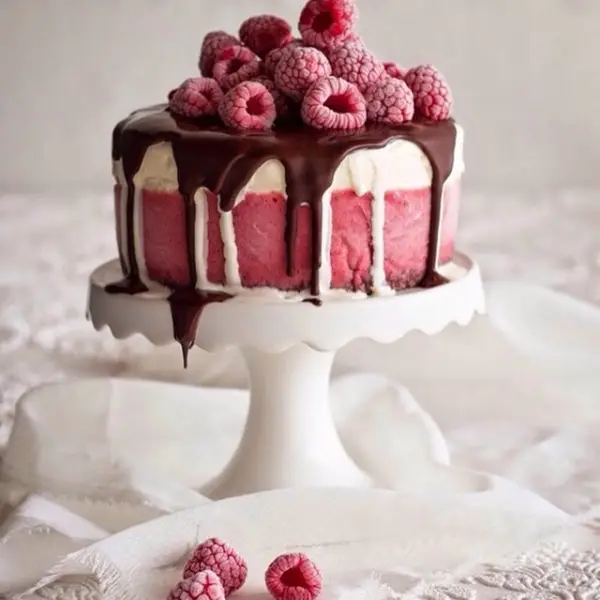 food,pink,dessert,wedding cake,buttercream,