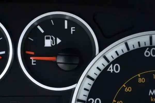 The Little Arrow on Your Gas Gauge is There to Tell You What Side Your Gas Tank is on