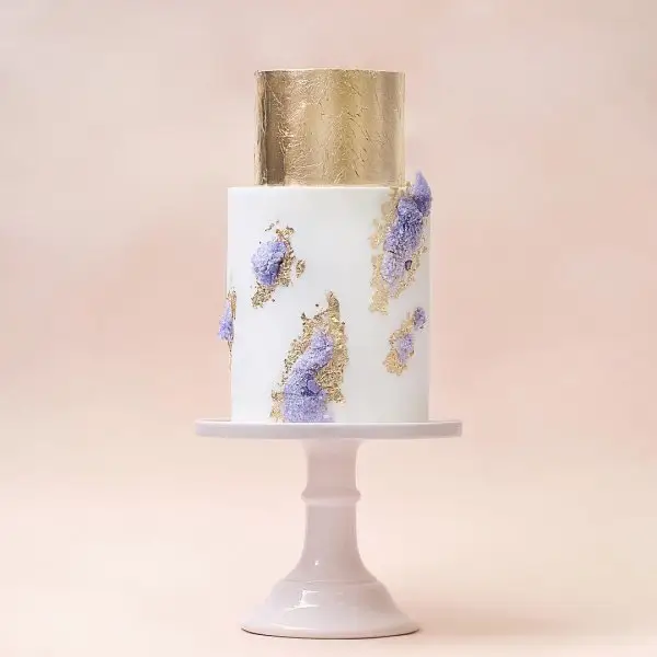 lavender, wedding cake, blue and white porcelain, porcelain, sculpture,