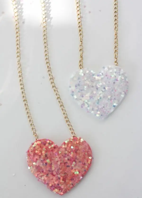 necklace,jewellery,pink,fashion accessory,heart,