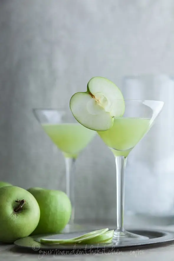 cocktail,green,drink,alcoholic beverage,plant,