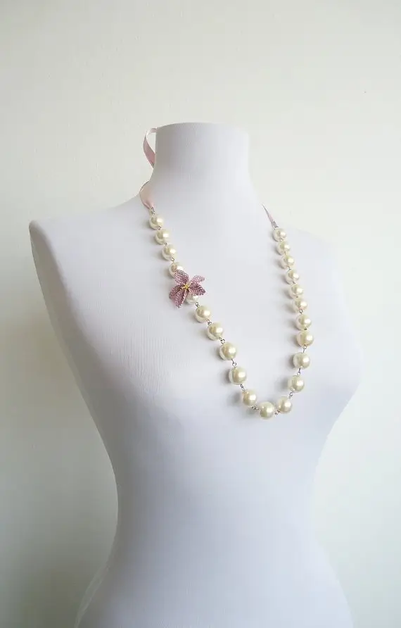 Pearl Necklace with Flowered Needle Lace