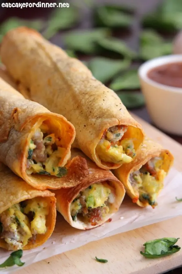 BAKED SAUSAGE, SPINACH and EGG BREAKFAST TAQUITOS