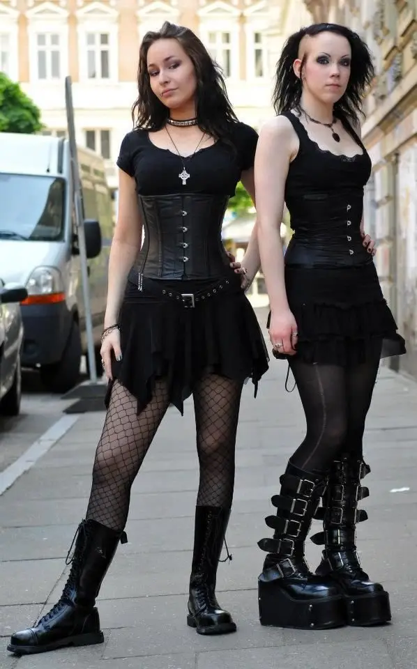 10 Goth Girl Outfits: Look Fabulous with Dark Clothing - Know World Now