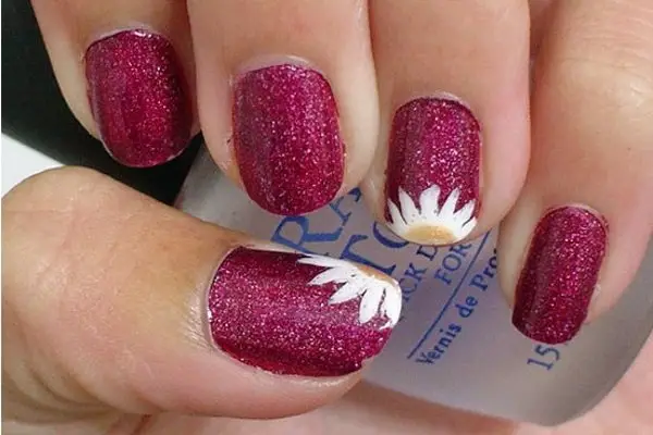 Red Sparkles with a Cute Daisy