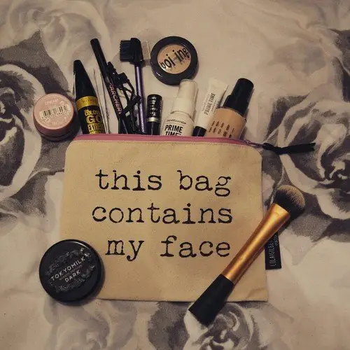 Keep a Moisturiser in Your Beauty Bag