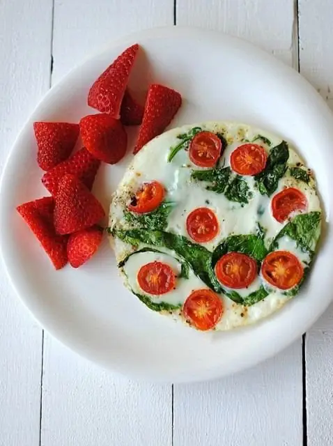 Tomato Spinach and Egg White Omelet