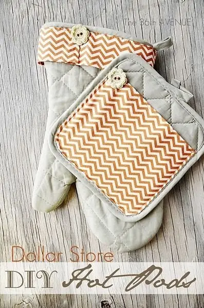 Customize Your Kitchen With DIY Hot Pads and Oven Mitts - Smile And Wave