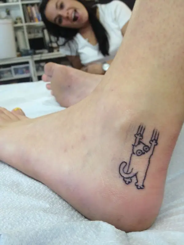 tattoo,leg,arm,skin,finger,