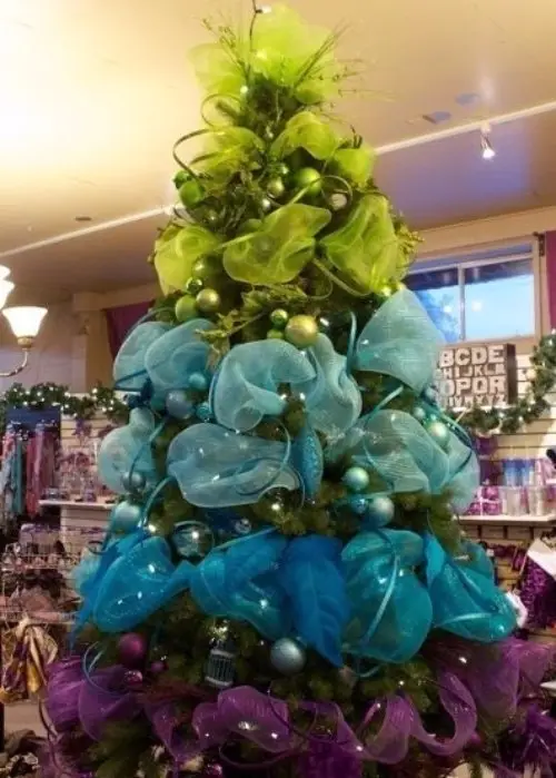 christmas tree,christmas decoration,floristry,flower arranging,flower,