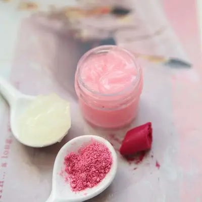 8 DIY Lip Balms That You Can Make Yourself ...