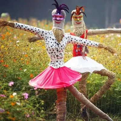31 Cute Homemade Scarecrows for Fall ...