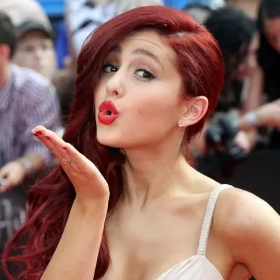 11 Times Ariana Grande Proved Shes a Fashion Queen ...