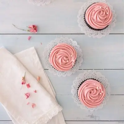 7 Fun and Exciting Things to Decorate Cupcakes with ...