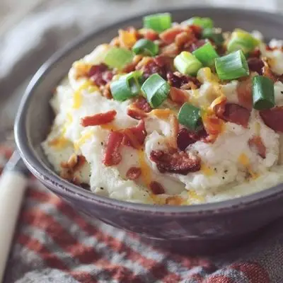 7 Marvelous Things to Add to Mashed Potatoes for Fun and Flavor ...