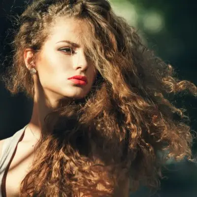 Here is How to Tame That Summer Frizz ...