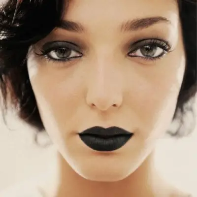Look Beautiful with These Dark Lip Tips for Fall ...