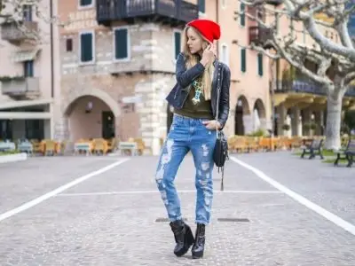 7 Street Style Outfit Ideas with Ripped Jeans That Youll Have Fun Recreating ...