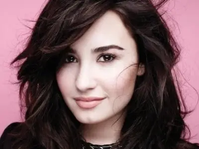 7 Cool Street Style Looks from Demi Lovato to Recreate ...