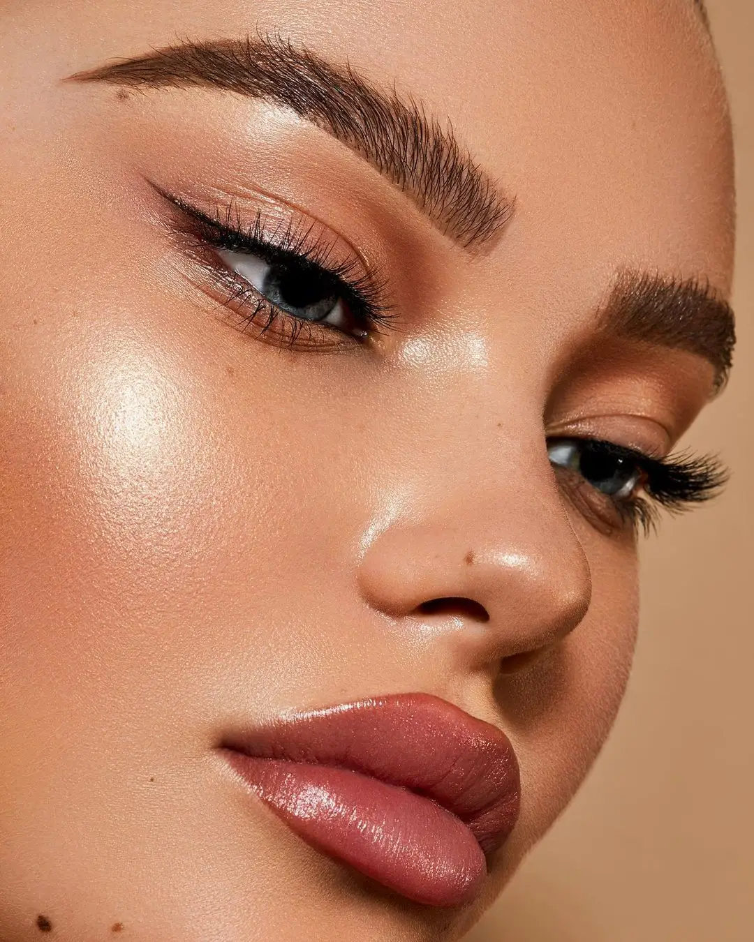 11 Makeup Tricks for Pale Skin ...