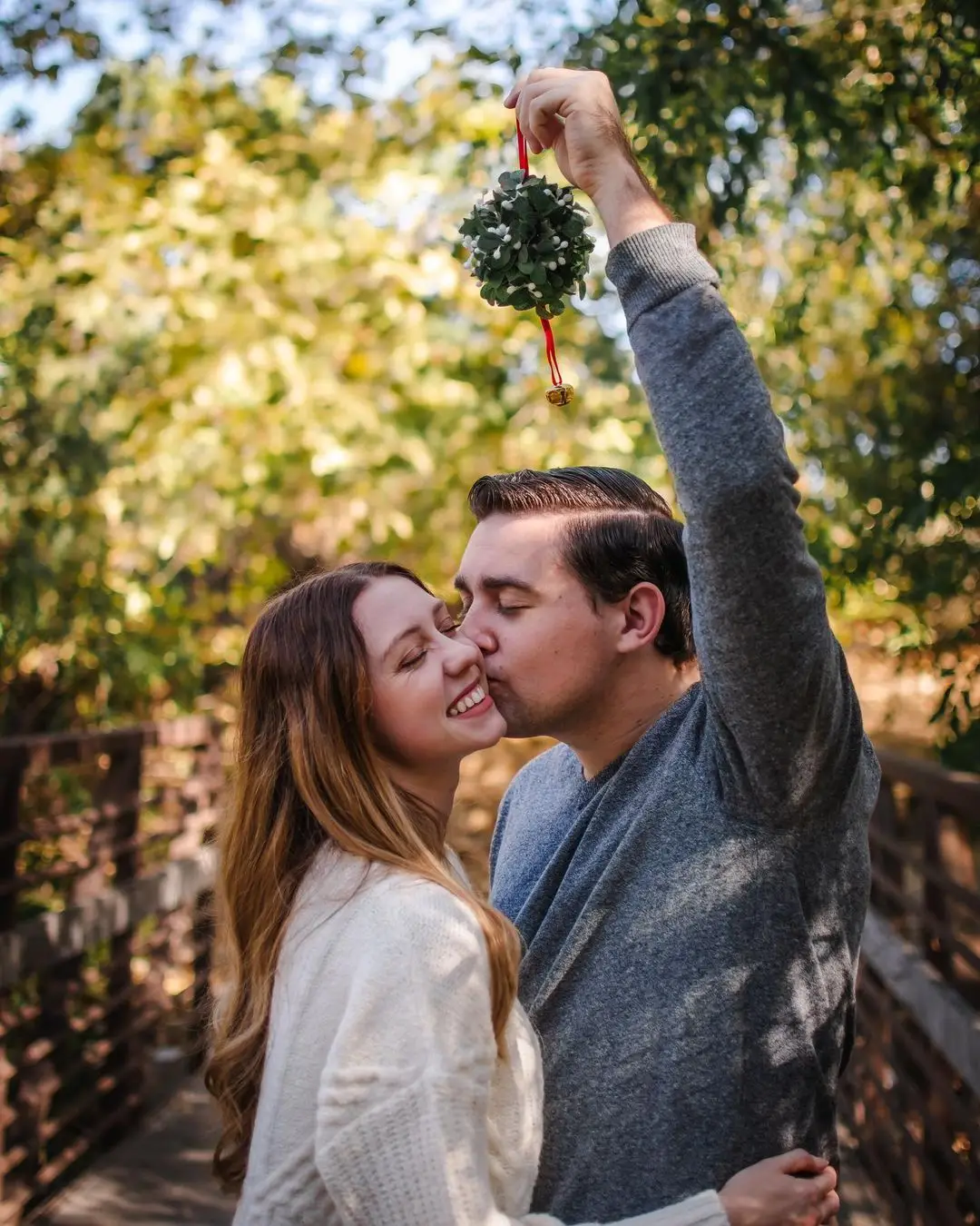 12 Rules for Kissing under the Mistletoe ...