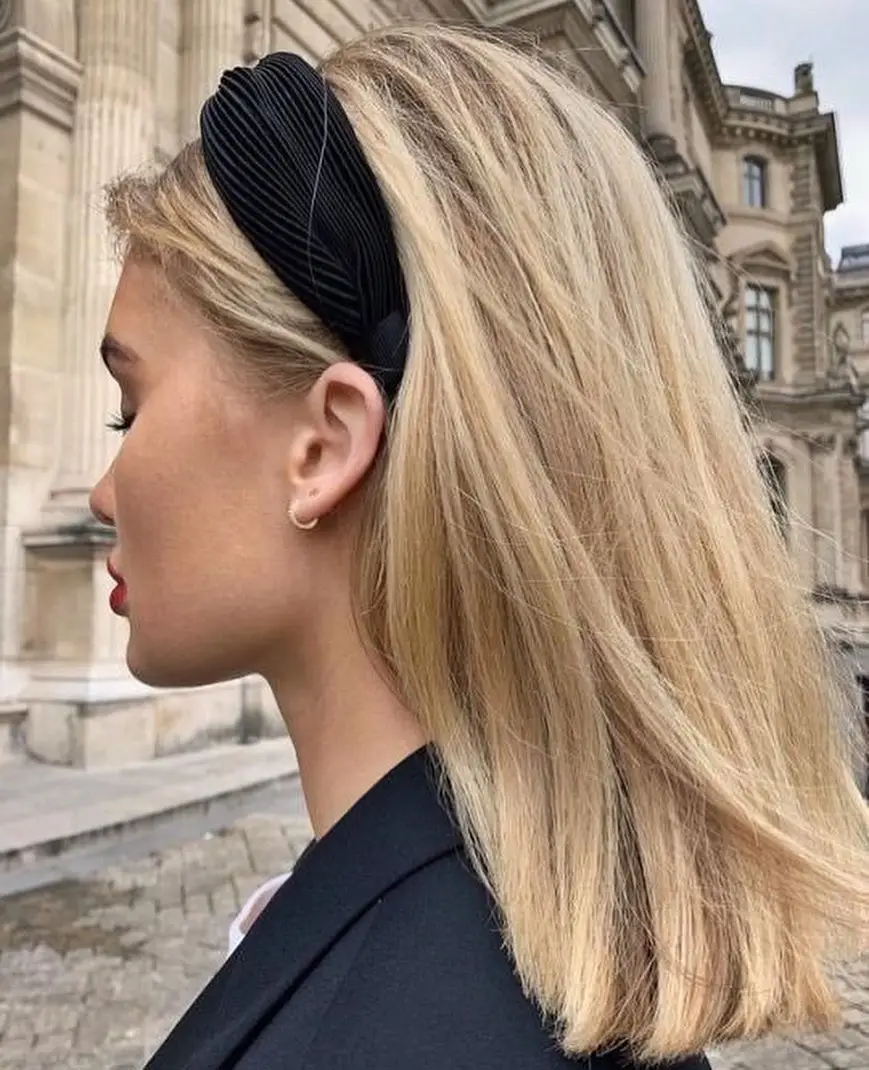 7 Fall Hairstyles You Can Wear with a Scarf ...