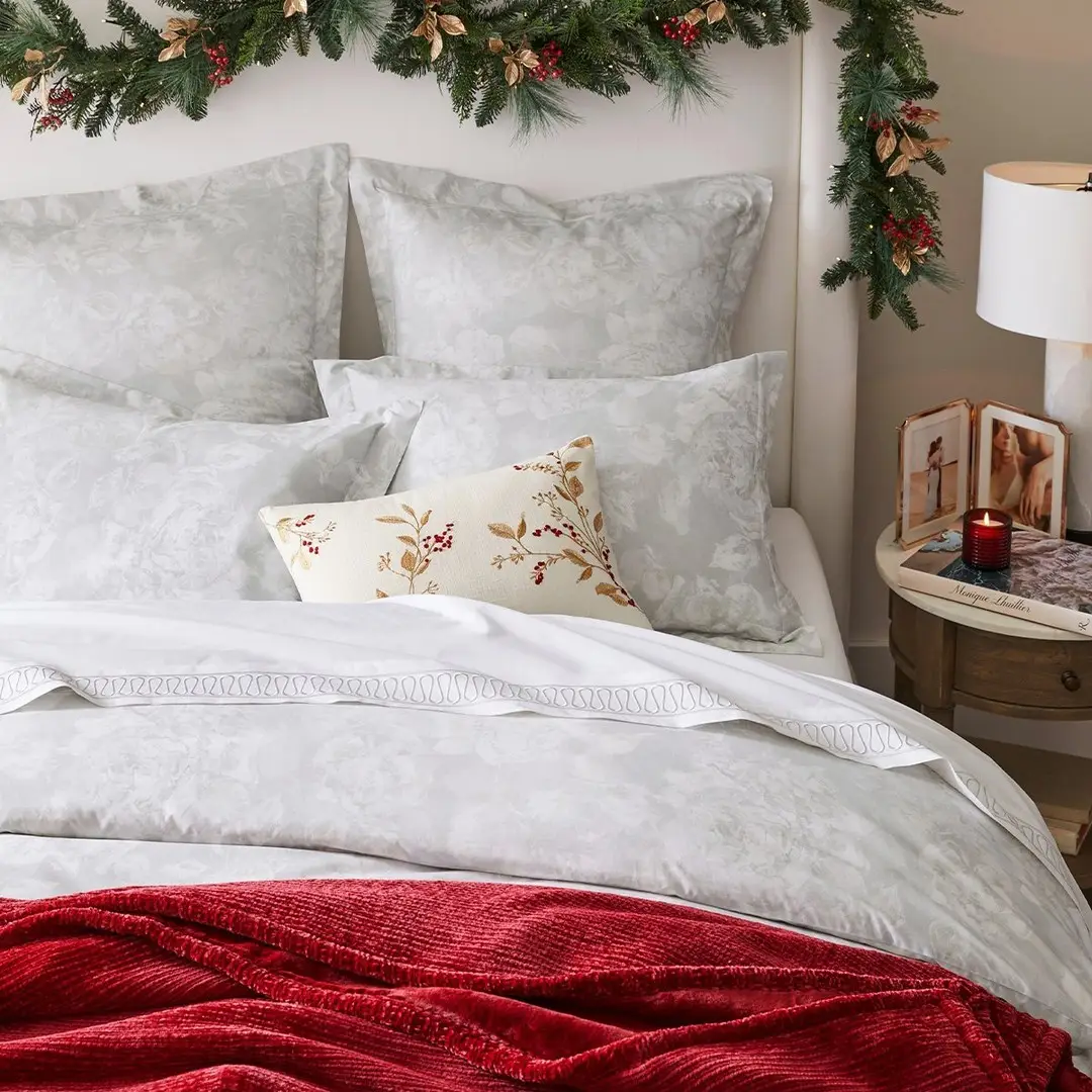 7 Ways to Decorate Your Bedroom for Christmas under 50 ...