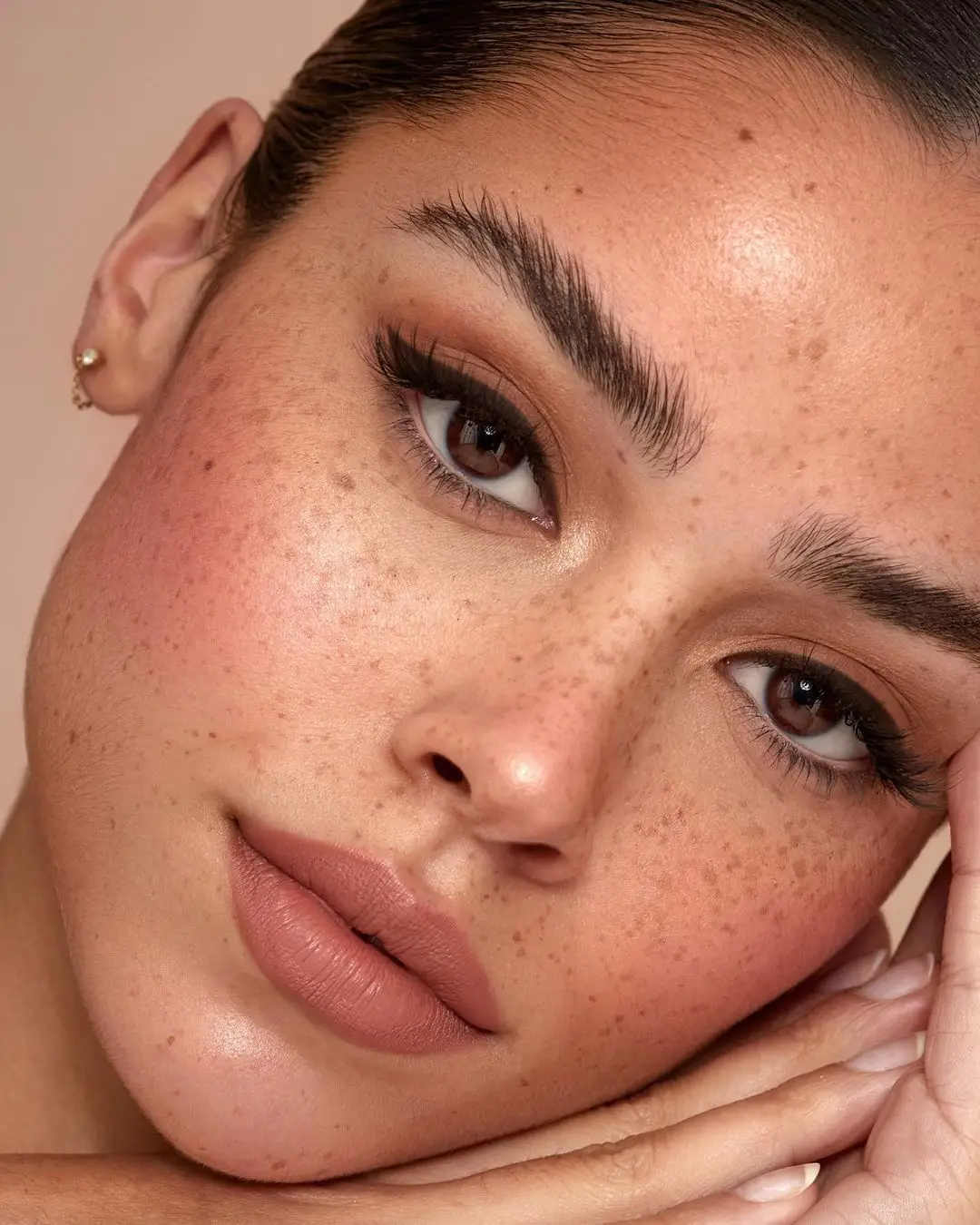 7 Makeup Tricks for Faking Flawless Skin ...